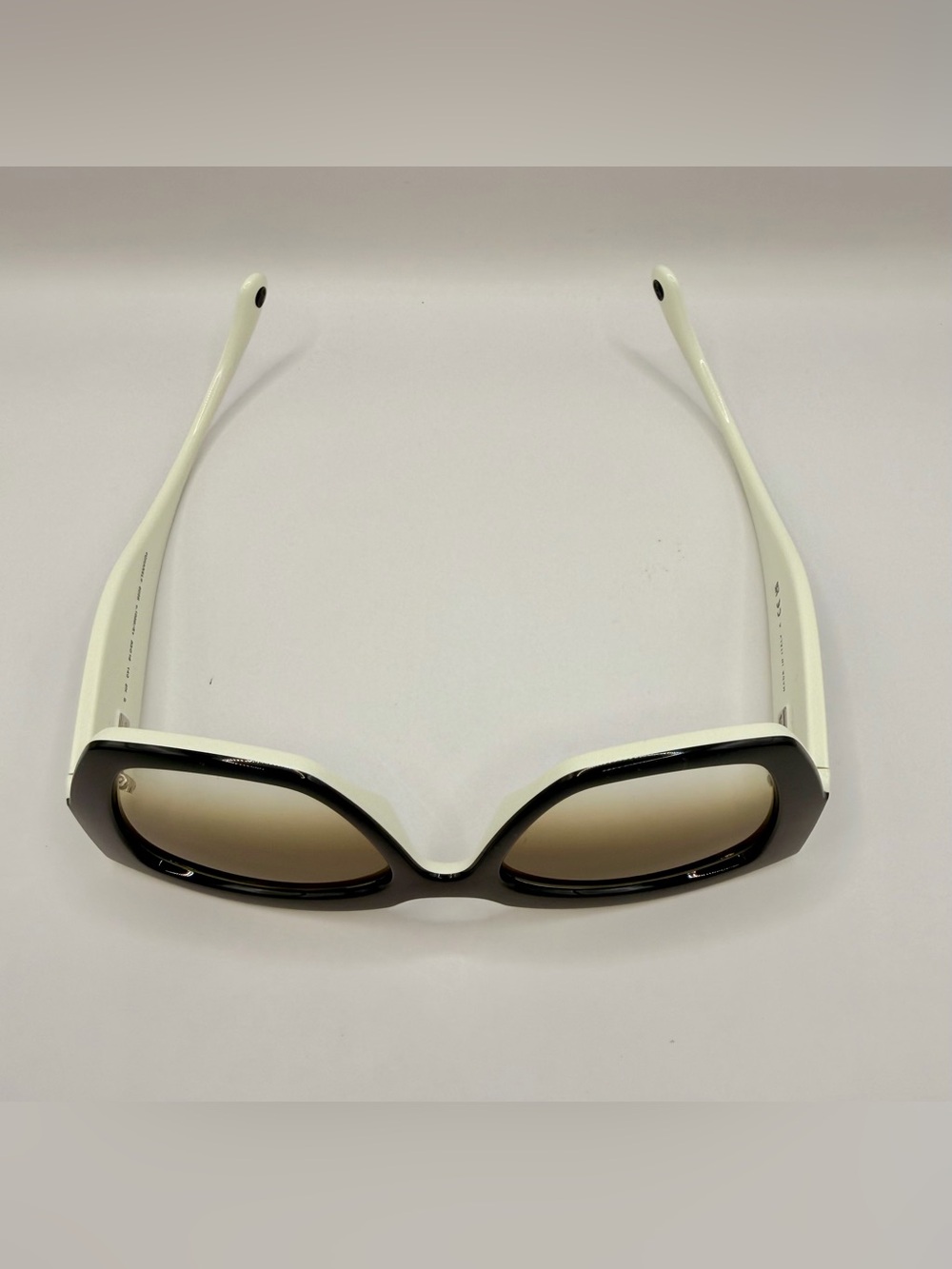 CHANEL Sunglasses - Picture 6 of 8